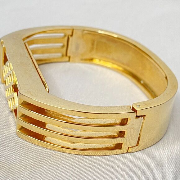Chunky Gold Tone Hinge Bracelet Geometric Pattern - Picture 6 of 10
